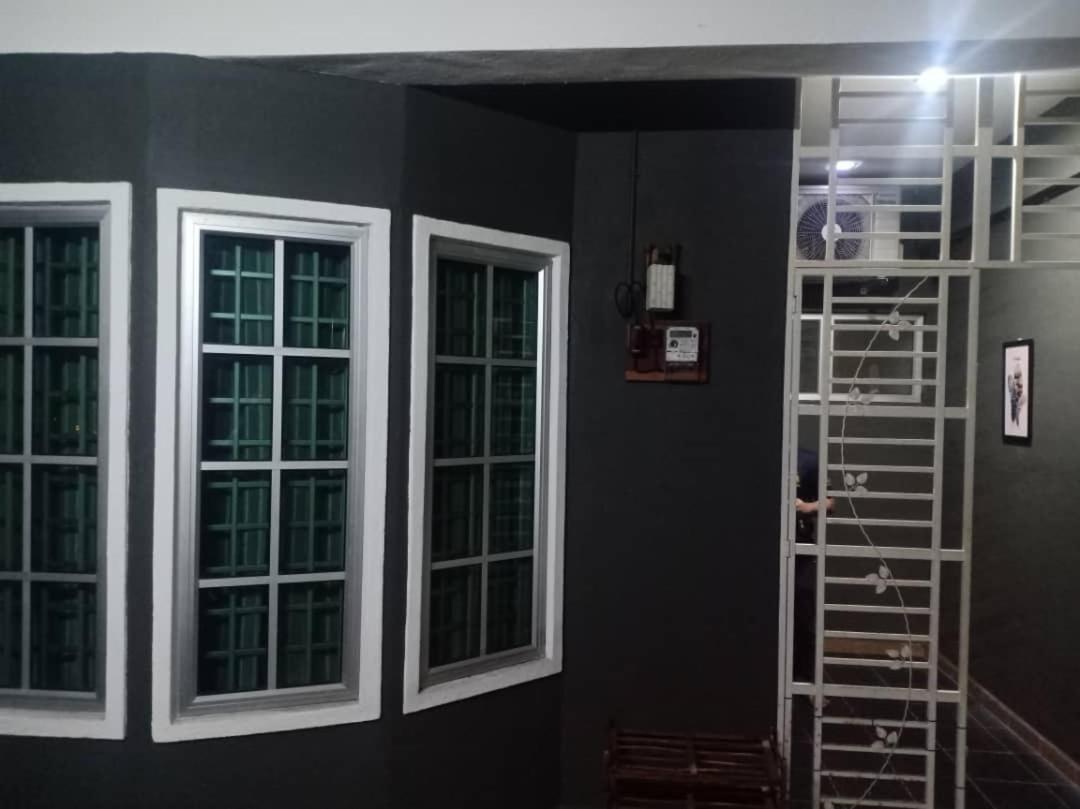 Kh Homestay Comfy N Calm Seri Manjung Exterior foto