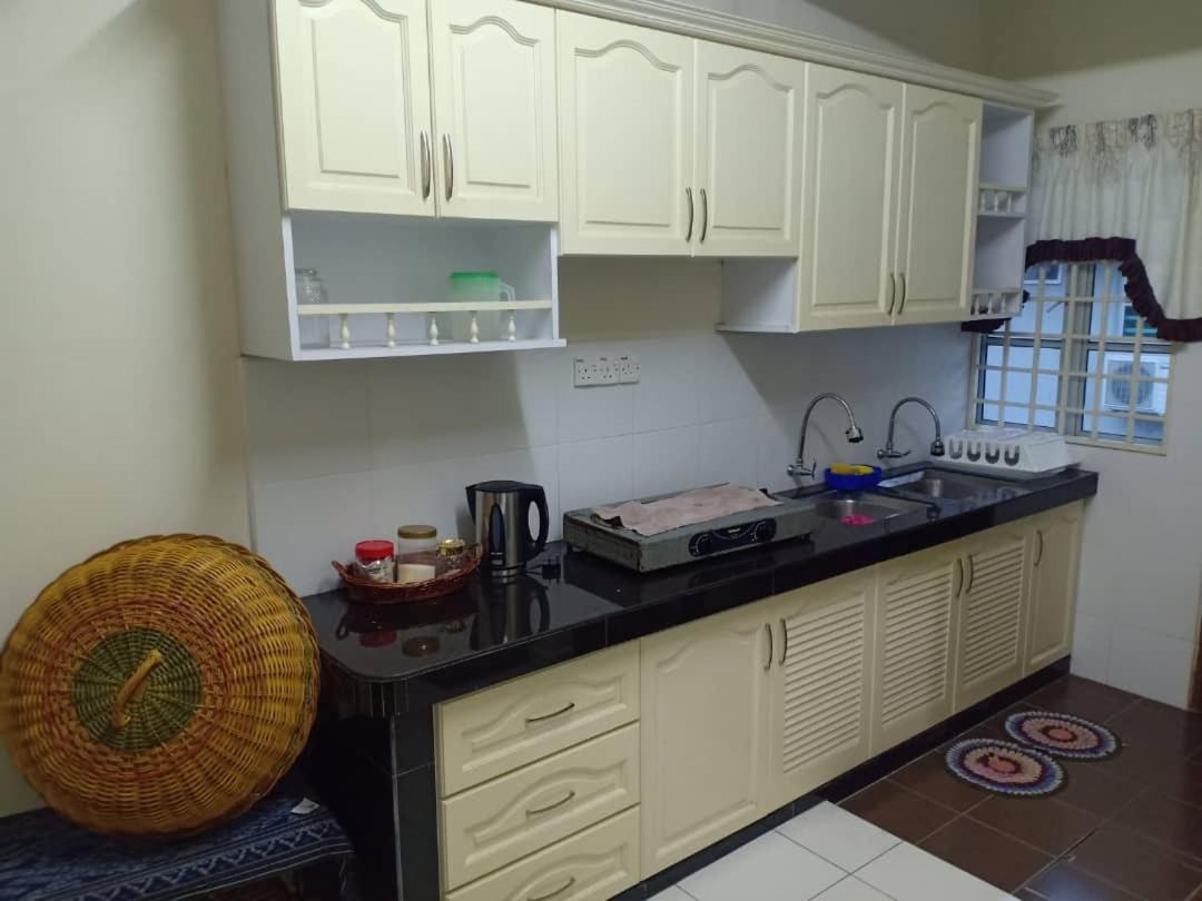 Kh Homestay Comfy N Calm Seri Manjung Exterior foto